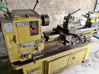 LATHE MACHINE SIZE 5.5 FEET 6 INCH