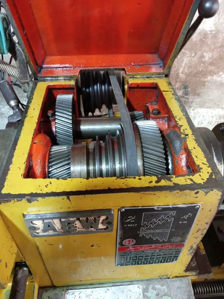 LATHE MACHINE SIZE 5.5 FEET 6 INCH - photo 2
