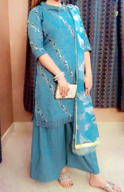 Lawn dress For Sale in Clifton Block 8 | Karachi Ads - photo 3