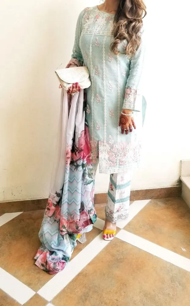 Lawn dress For Sale in Clifton Block 8 | Karachi Ads - photo 4