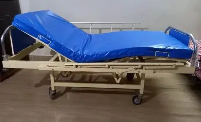 Manual hospital bed