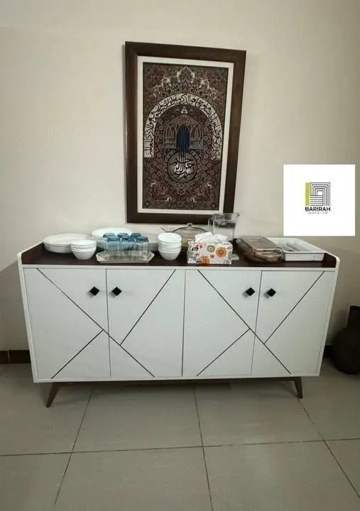 Modern Buffet Console/Side Board/Console Table.. - photo 1