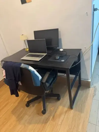 Office Chair & Wooden Study Table 🪑📚 For Sale in Gulistan-e-Jauhar Block 4 | Karachi Ads