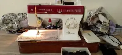 orignal motor & box. Simple silai,piko,kaaj & 50+design