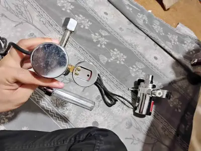Oxygen cylinder regulator