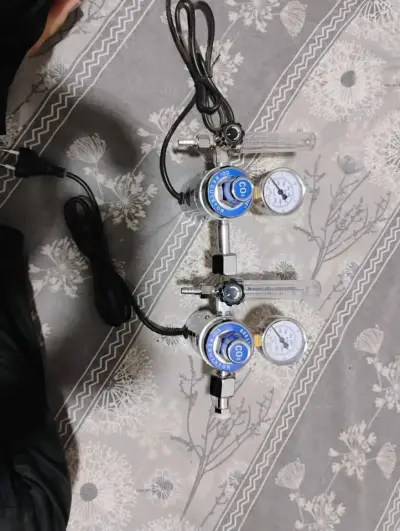 Oxygen cylinder regulator - photo 2