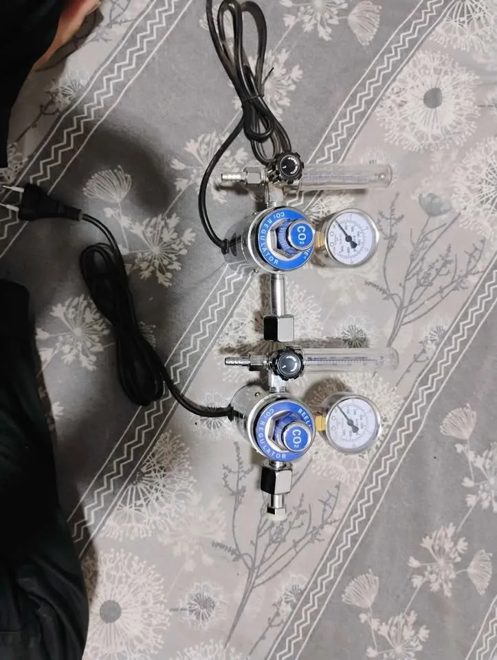 Oxygen cylinder regulator - photo 2