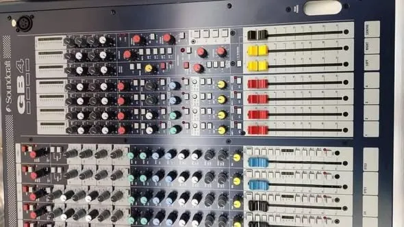 Product : Soundcraft GB4 24 Channels Mixer with New fly case - photo 2