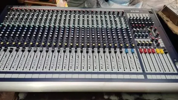 Product : Soundcraft GB4 24 Channels Mixer with New fly case - photo 3