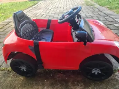 Reggies Road Racer Electric Car ! Brand new(used 3 times) comes with remote and charger! For Sale in Bahria Town Karachi | Karachi Ads - photo 4