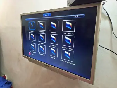 Samsung LED 32inch (Urgent ) - For Sale in North Nazimabad, Karachi