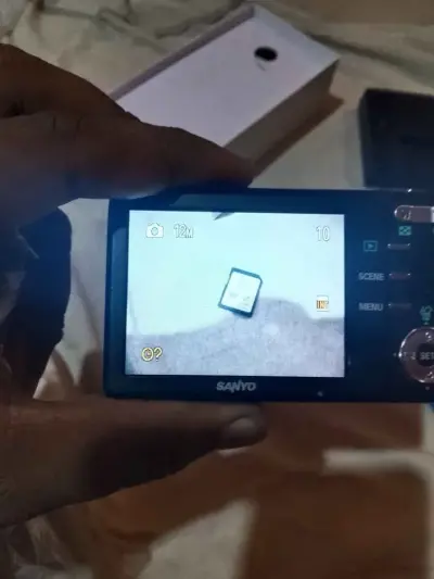 Sanyo x1200 Digital camera with complete accessories box HD video free memory card - For Sale in Korangi, Karachi - photo 2