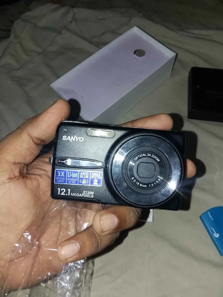 Sanyo x1200 Digital camera with complete accessories box HD video free memory card - For Sale in Korangi, Karachi - photo 3