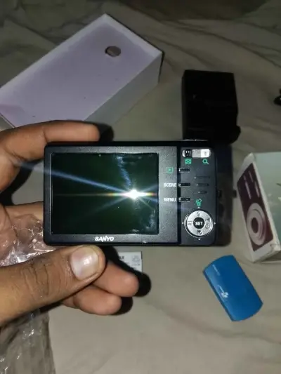 Sanyo x1200 Digital camera with complete accessories box HD video free memory card - For Sale in Korangi, Karachi - photo 5