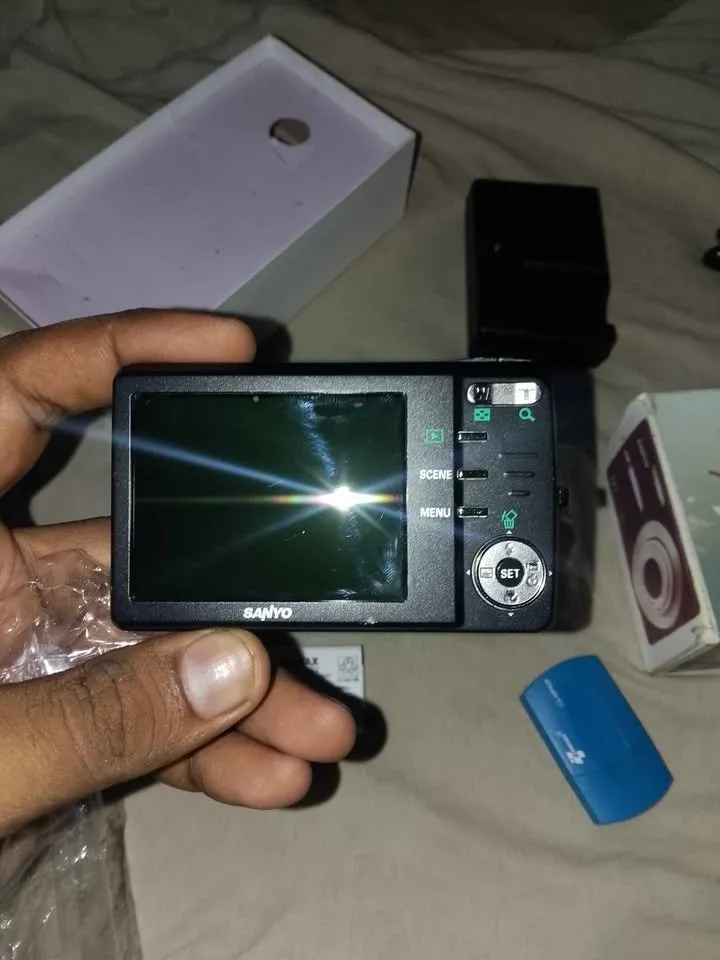 Sanyo x1200 Digital camera with complete accessories box HD video free memory card - For Sale in Korangi, Karachi - photo 5