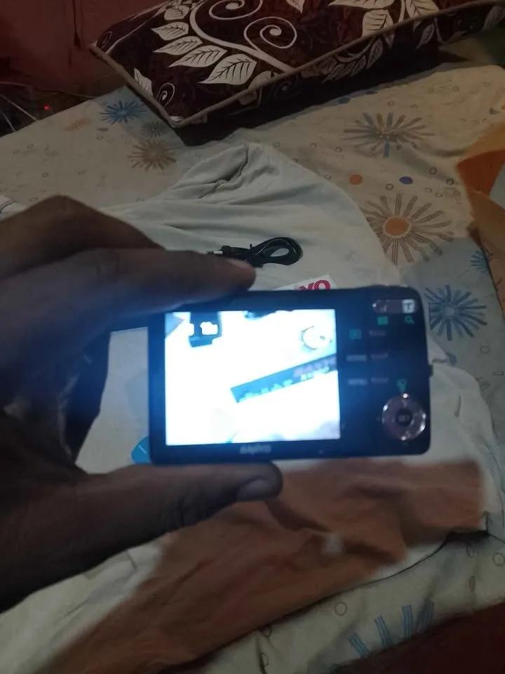 Sanyo x1200 Digital camera with complete accessories box HD video free memory card - For Sale in Korangi, Karachi - photo 7