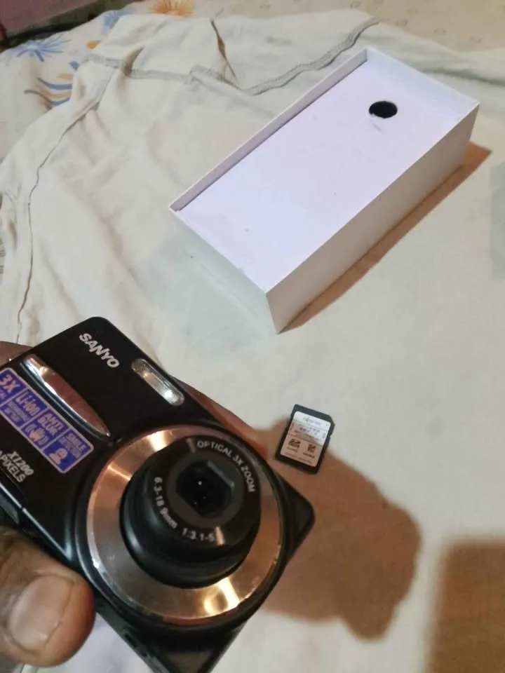 Sanyo x1200 Digital camera with complete accessories box HD video free memory card - For Sale in Korangi, Karachi - photo 8