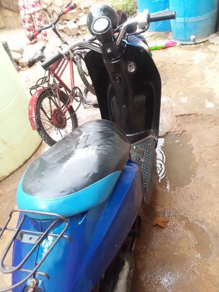 Scooty Honda 49cc good condition all okay For Sale in Gulistan-e-Jauhar | Karachi Ads - photo 2