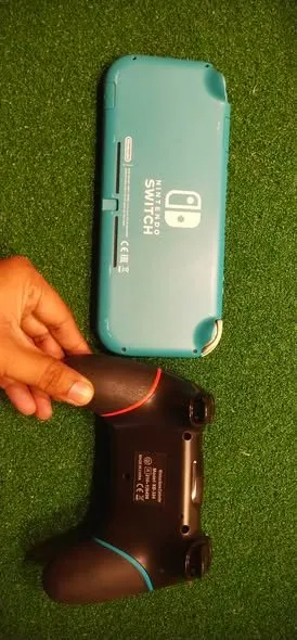 Selling a Nintendo Switch Lite - photo 2