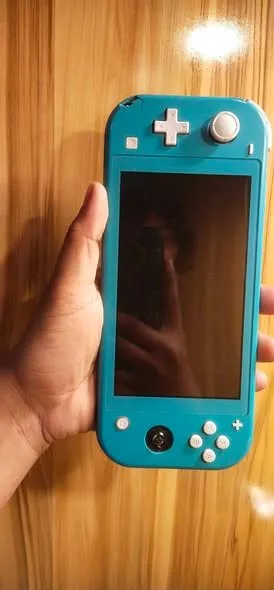 Selling a Nintendo Switch Lite - photo 3