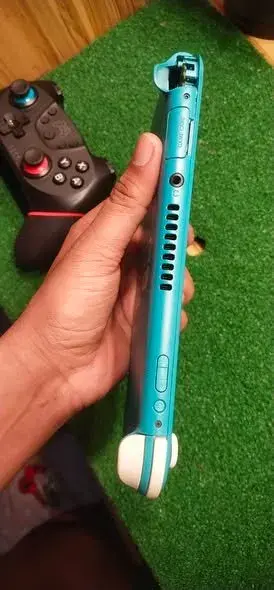 Selling a Nintendo Switch Lite - photo 4