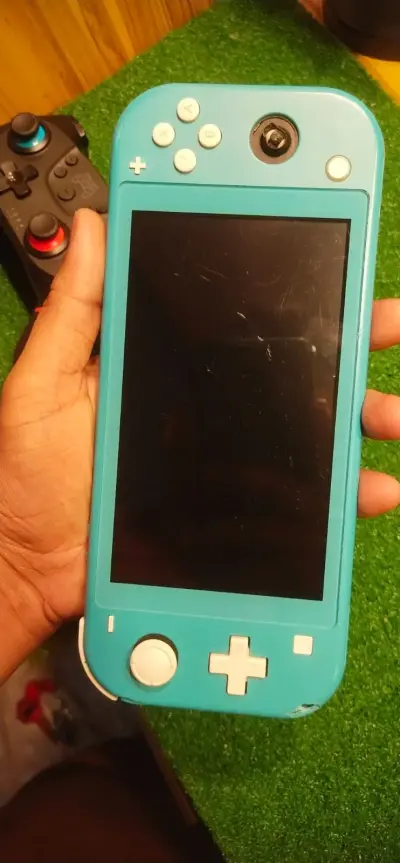 Selling a Nintendo Switch Lite - photo 6