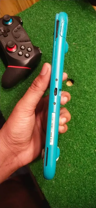 Selling a Nintendo Switch Lite - photo 7