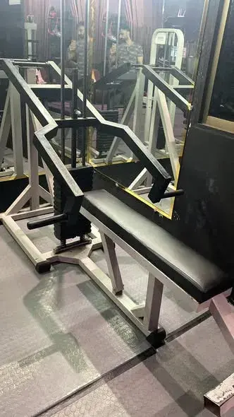 Selling chest press. For Sale in Landhi | Karachi Ads