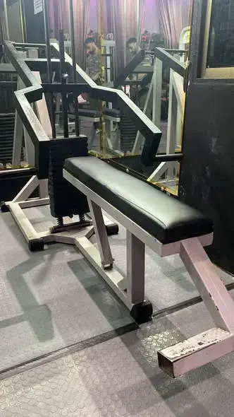 Selling chest press. For Sale in Landhi | Karachi Ads - photo 2