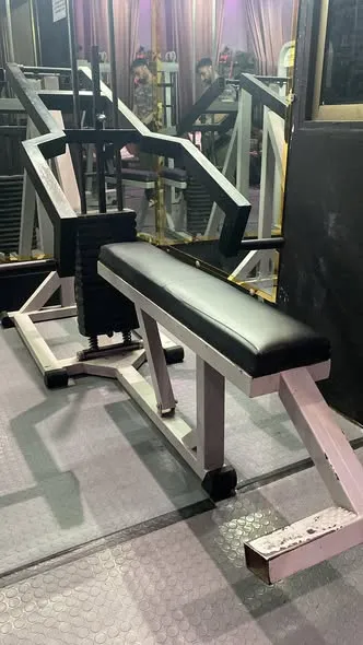 Selling chest press. For Sale in Landhi | Karachi Ads - photo 2