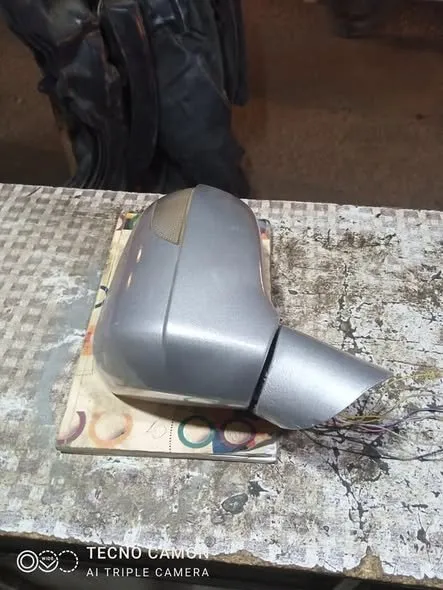 side mirror silver colour in very Pristine condition 2006 model For Sale in North Karachi | Karachi Ads - photo 3