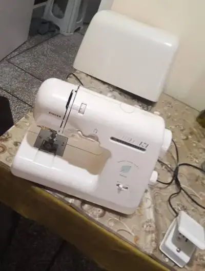 Singer modern sewing machine