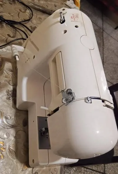 Singer modern sewing machine - photo 2
