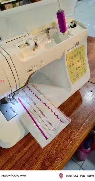 Singer sewing machine for sale - photo 2