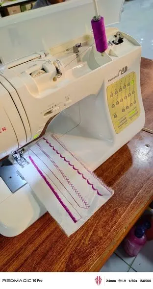 Singer sewing machine for sale - photo 2