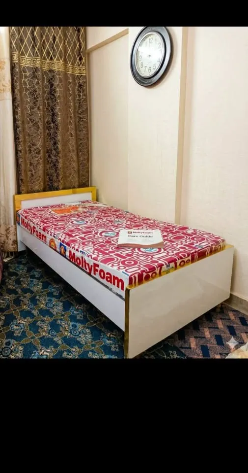 Single bed with Mattress For Sale in Clifton | Karachi Ads - photo 1