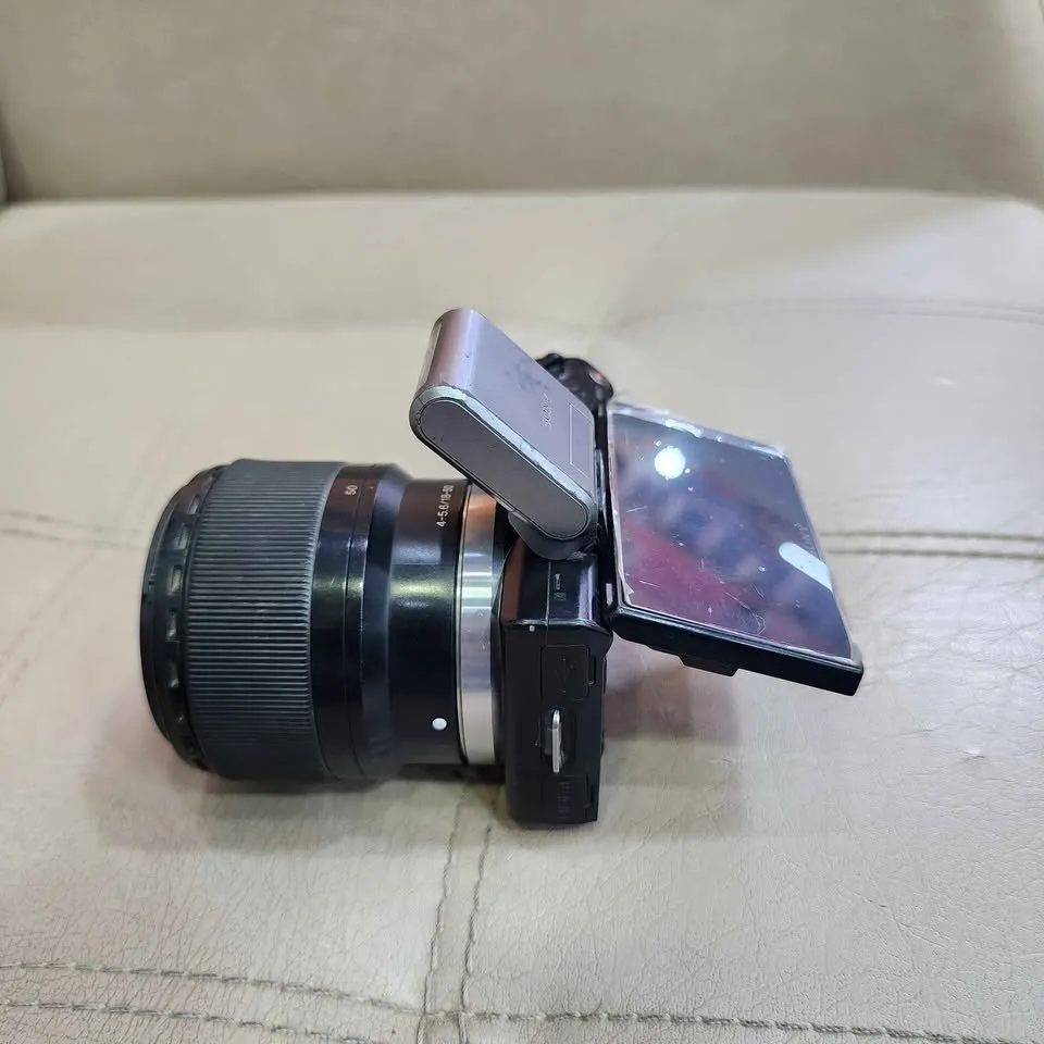 Sony A NWX-5 mirrorless camera 14.2 mp with 18_50mm kit lens with flip screen - For Sale in Malir Halt, Karachi - photo 2