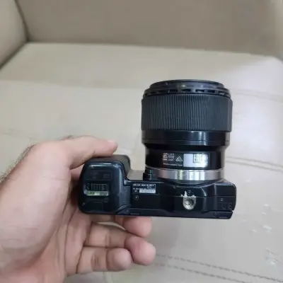 Sony A NWX-5 mirrorless camera 14.2 mp with 18_50mm kit lens with flip screen - For Sale in Malir Halt, Karachi - photo 6
