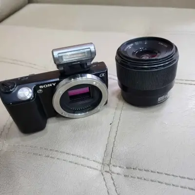 Sony A NWX-5 mirrorless camera 14.2 mp with 18_50mm kit lens with flip screen - For Sale in Malir Halt, Karachi - photo 7