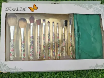 STELLA makeup brush kit with pouch
