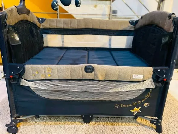 Tinnies side drop down playpen available for sale - photo 3