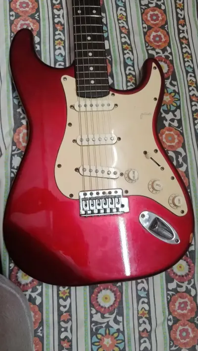 Tony Smith Electric Guitar – 6 String | Red Finish | Excellent Condition For Sale in Shah Faisal Colony | Karachi Ads - photo 3