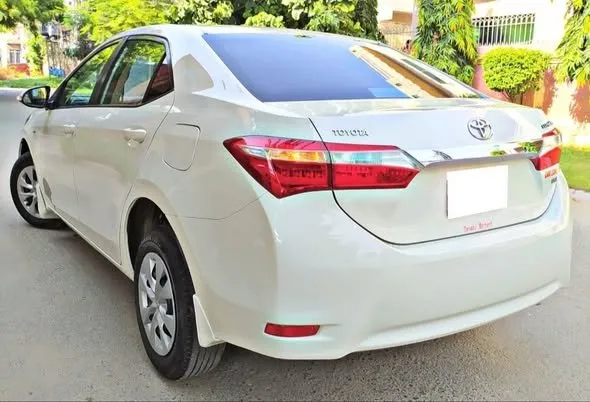 π Toyota Corolla XLi 2018 | Reliable Family Sedan | Easy Installments Available For Sale in Shahra-e-Faisal | Karachi Ads - photo 3