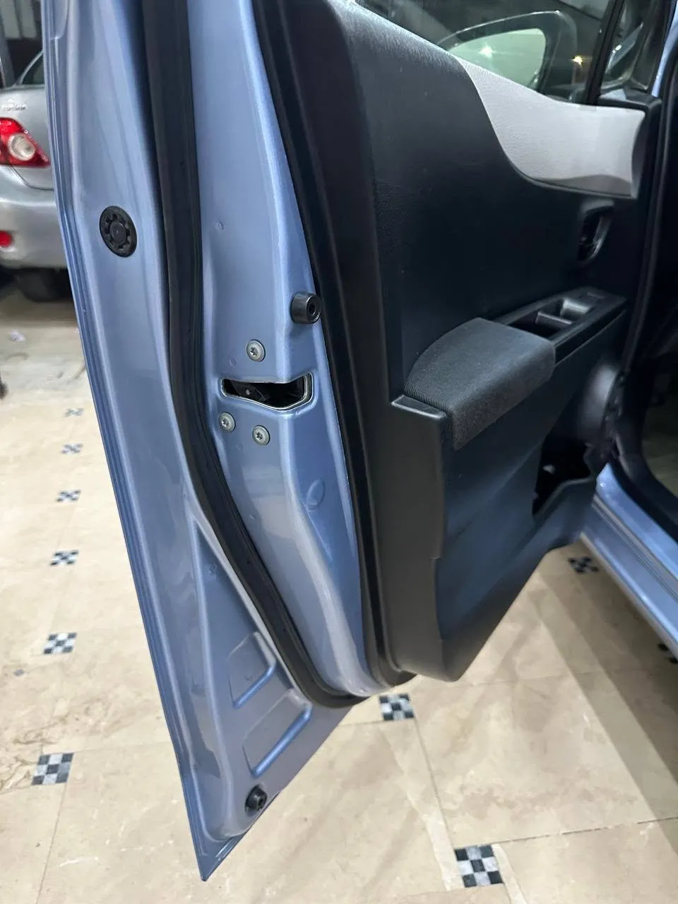 TOYOTA VITZ 1.0 (AUTOMATIC) - photo 2