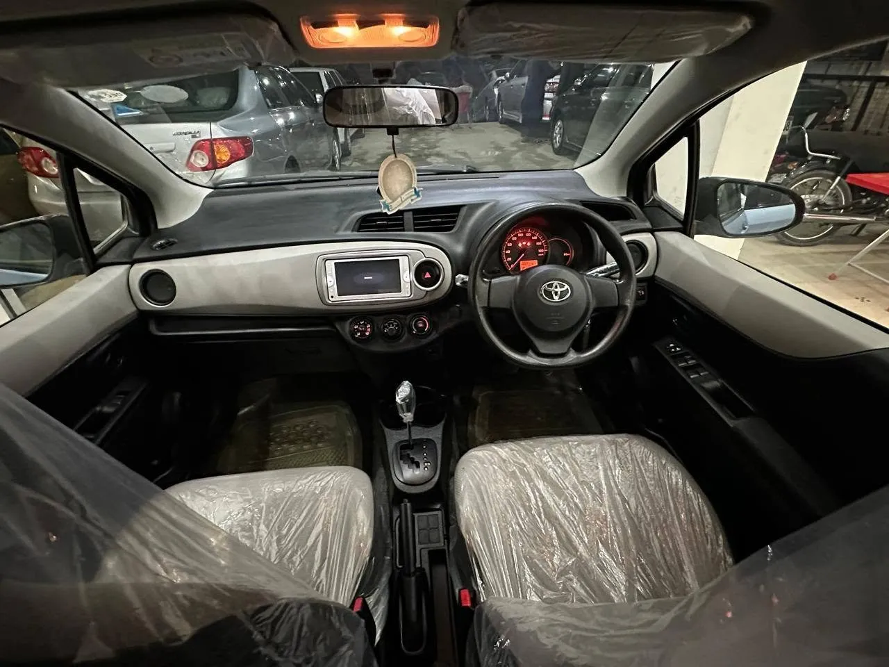 TOYOTA VITZ 1.0 (AUTOMATIC) - photo 4