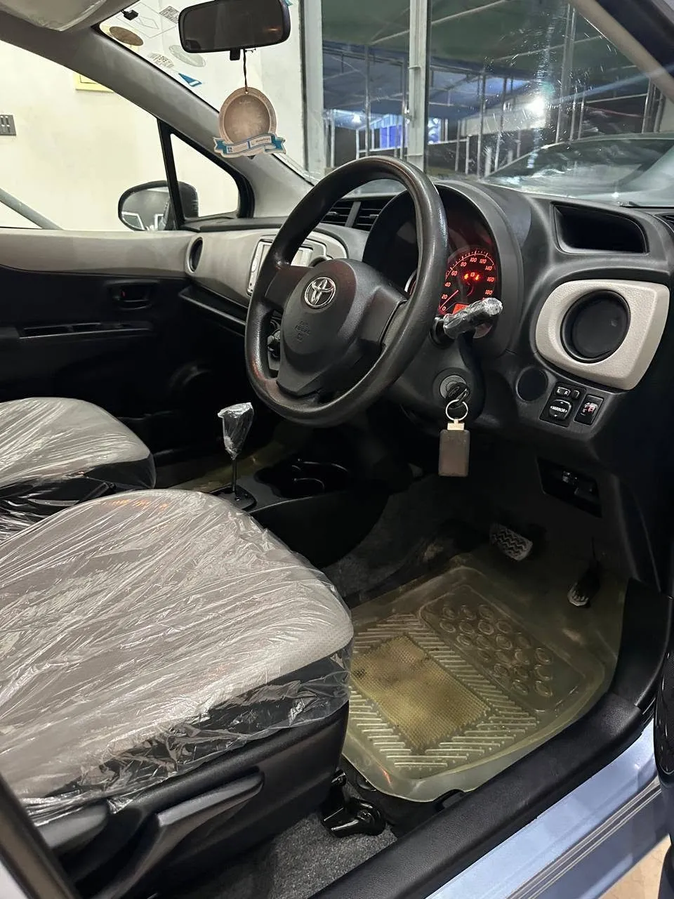 TOYOTA VITZ 1.0 (AUTOMATIC) - photo 6