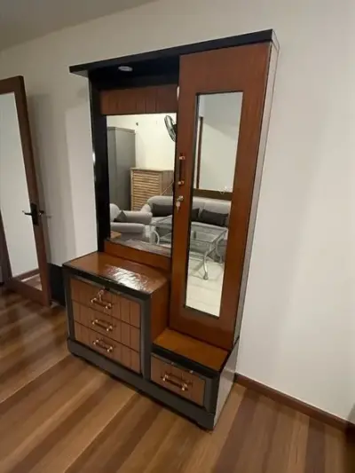 Very stylish dressing table with ample of storage spaces. Excellent Condition