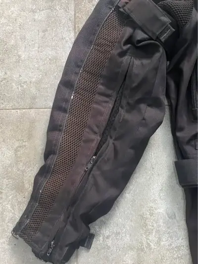 Vintage riding jacket For Sale in Gulshan-e-Iqbal | Karachi Ads - photo 3