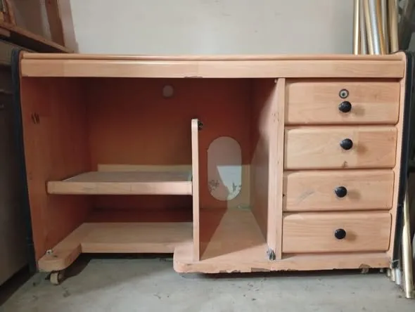 Wood finish computer/study table in excellent condition For Sale - photo 1