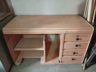 Wood finish computer/study table in excellent condition For Sale - photo 2